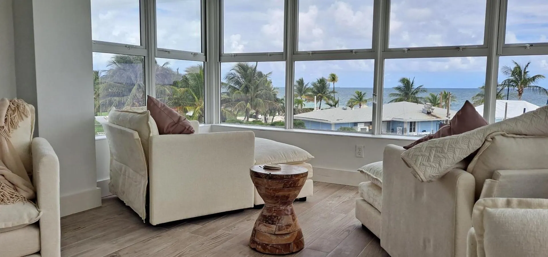 Newly Remodeled Luxury Beachfront 2-Bedroom Condo Freeport Bahamas