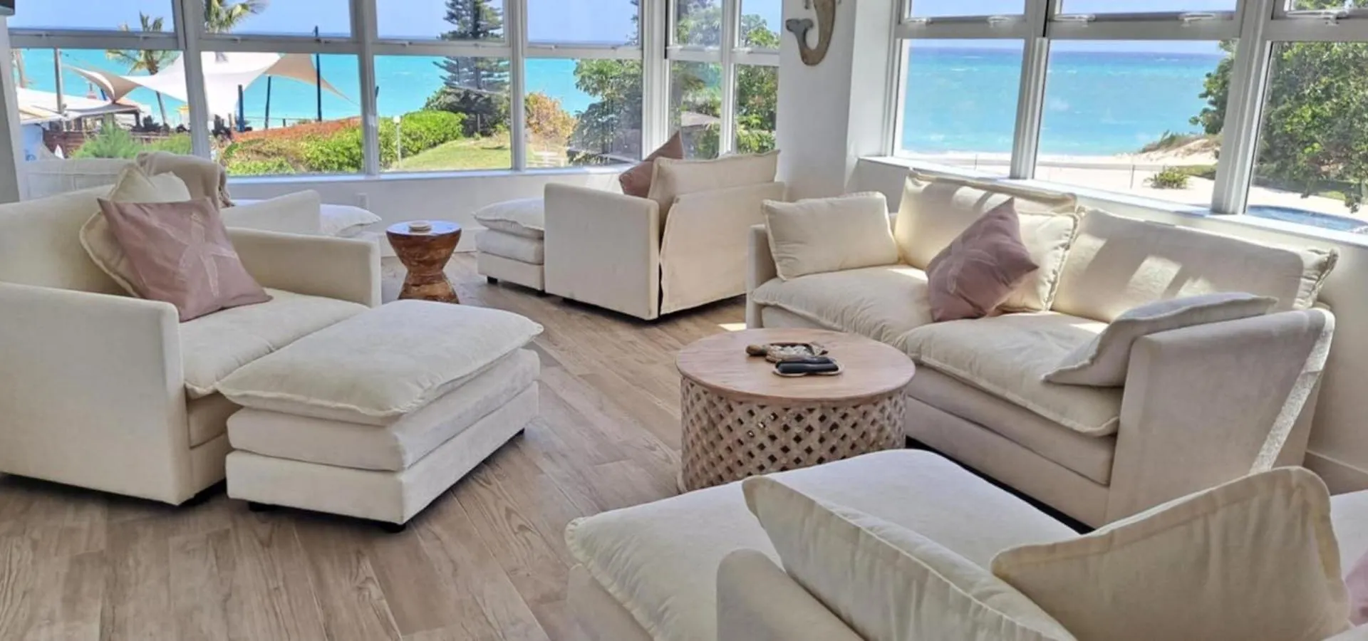 Newly Remodeled Luxury Beachfront 2-Bedroom Condo فريبورت